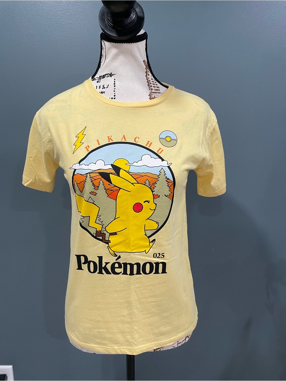 Pikachu Yellow Kids 10/12 Graphic Tee NWOT